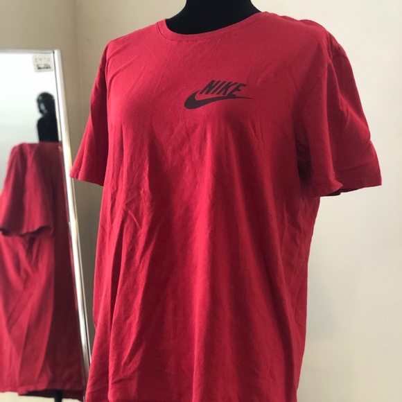 red nike tee
